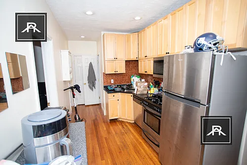 71 Thatcher St #202 Photo 1