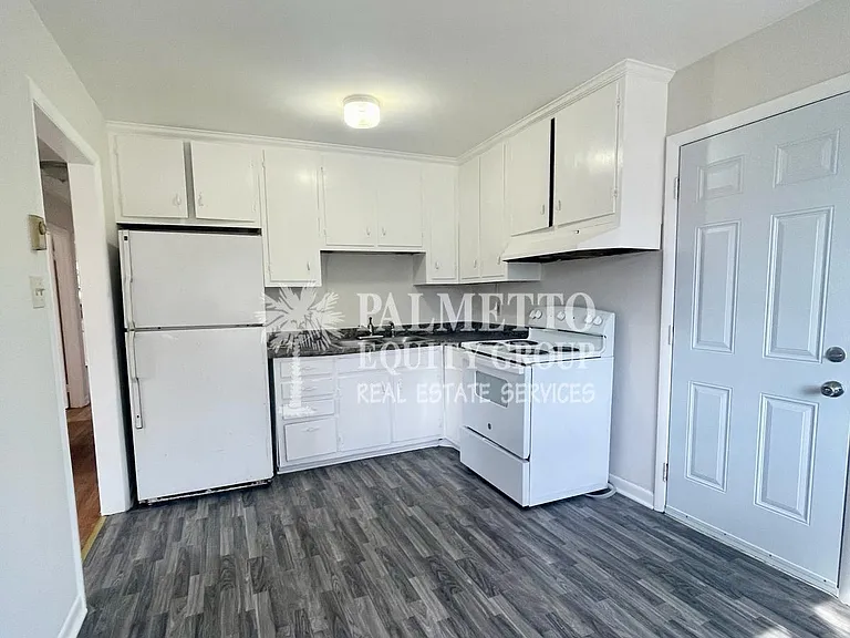 2219 E Gate City Blvd — Photo 3