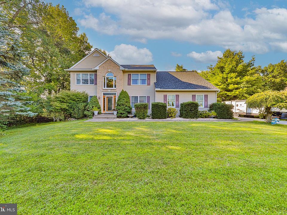 1st image of 4132 Crest Dr