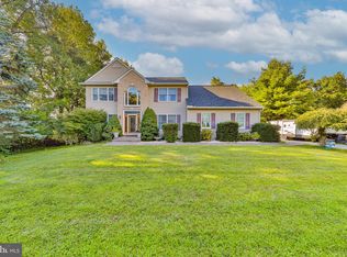 4132 Crest Dr, Stroudsburg, PA 18360