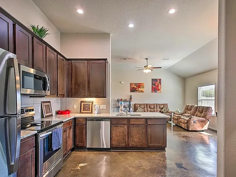 1492 Lucille St — Photo 4