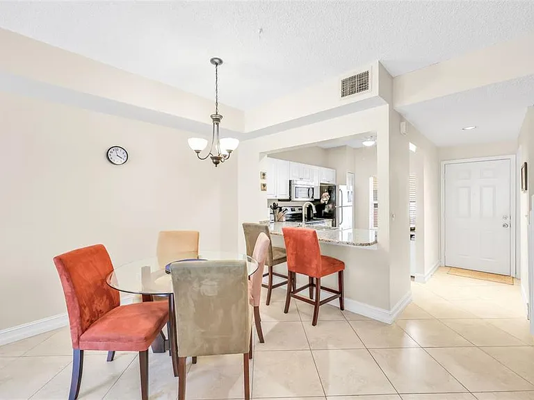 1044 Woodshire Ln #B211 — Photo 11