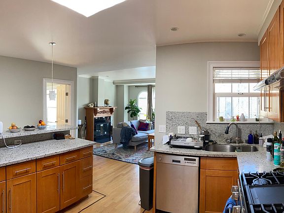 5th image of 110 Hale St Unit A