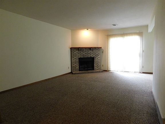 3rd image of 766 Tulip Ln