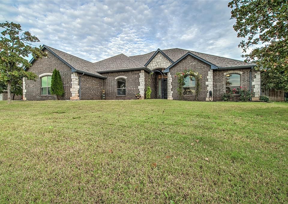 1st image of 15570 Greenleaf Ln