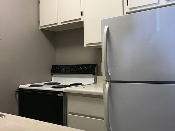 2nd image of 1730 G St APT 05