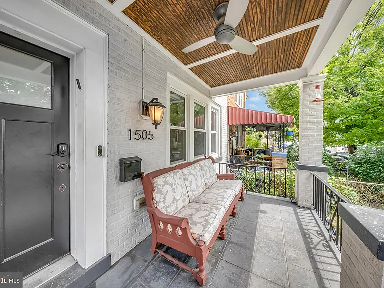 1505 Spring Pl NW — Photo 3