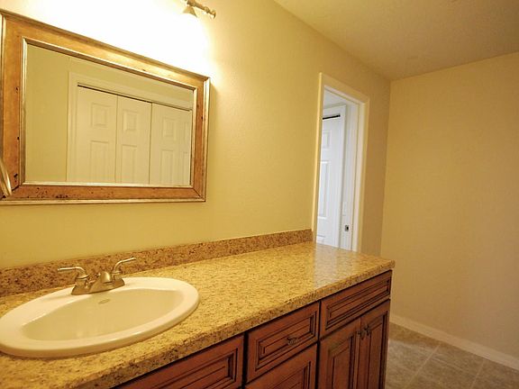 Spacious sink and dressing area