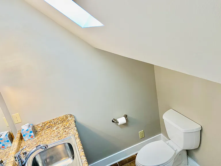 42 Isabel St W — Photo 52