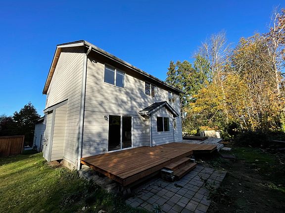 2nd image of 1625 7th Street Pl SE