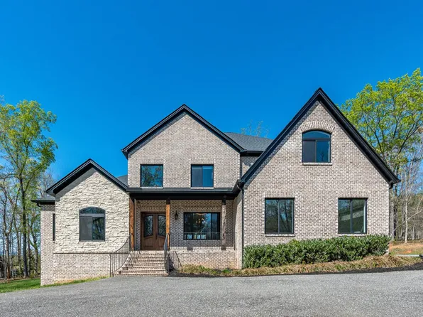 680 Summerdale Ln, Evington, VA 24550