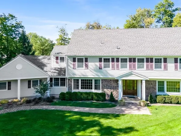 81 Buckhaven Hl, Upper Saddle River, NJ 07458