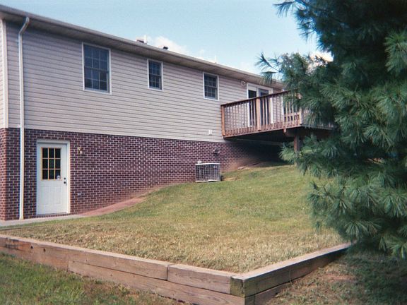 -06 Back of house looking toward patio