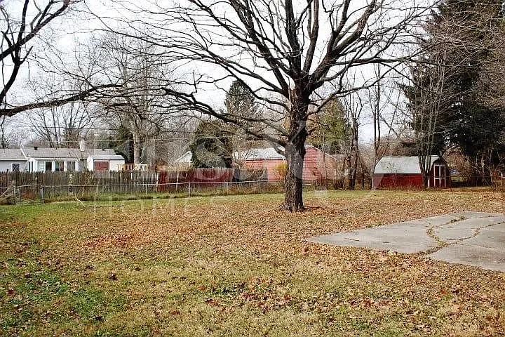 2052 Newhaven Dr — Photo 10