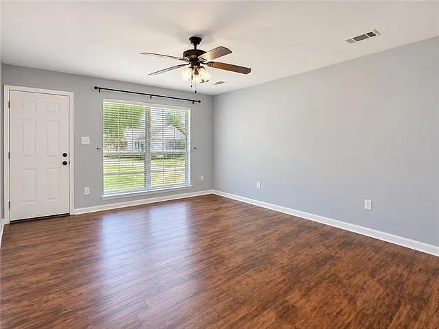 3 bed, 2.0 bath, 1254 sqft, $1,695 — Photo 2