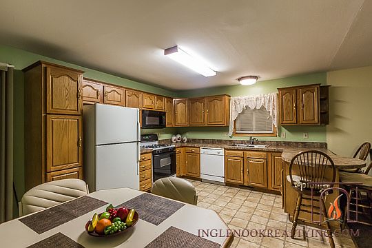 3rd image of 16 Crestline Dr