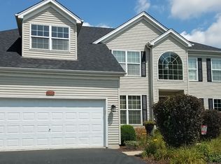 2385 Iroquois Ln, Yorkville, IL 60560