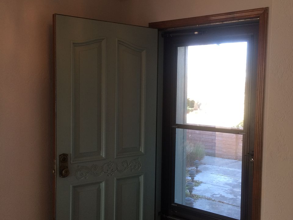 1st image of 2974 Siskiyou Blvd
