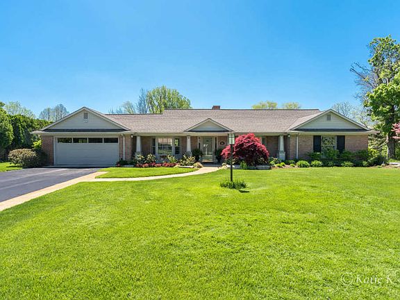 3rd image of 2544 Fletcher Dr NE