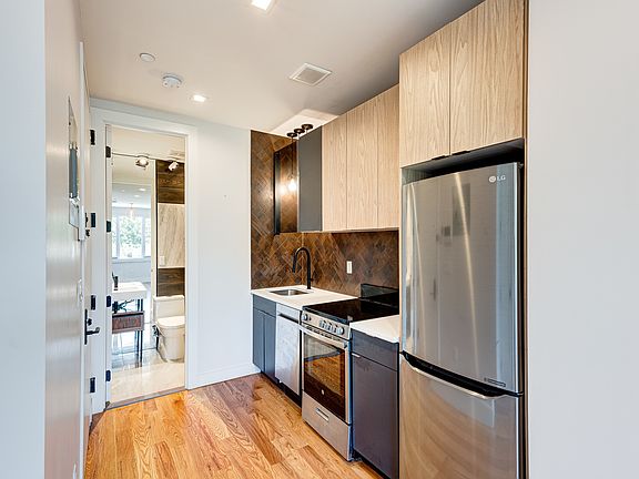 3rd image of 232 Quincy St #F4f