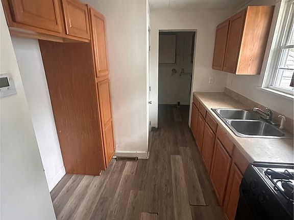 4th image of 1495 Wildon Ave
