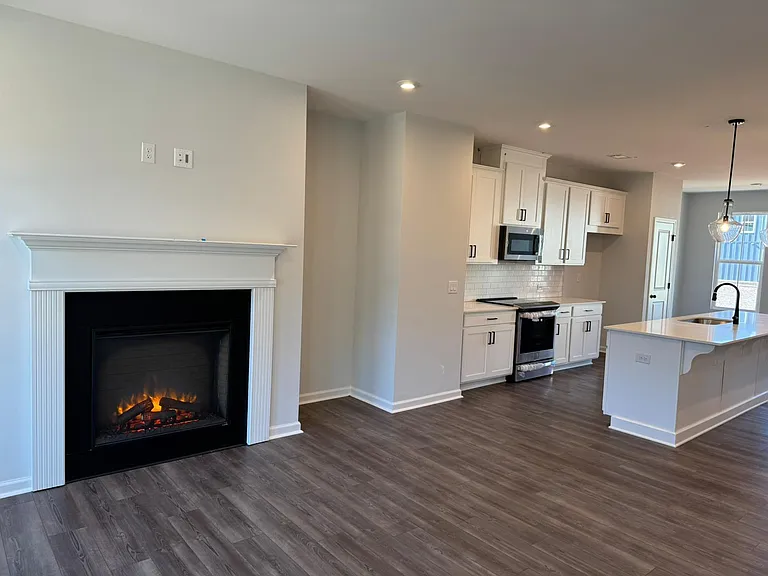 813 Cameron Trl — Photo 6
