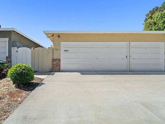 2nd image of 747-749 Rainbow Dr