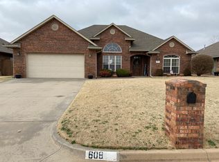 608 Cougar Ln, Enid, OK 73703