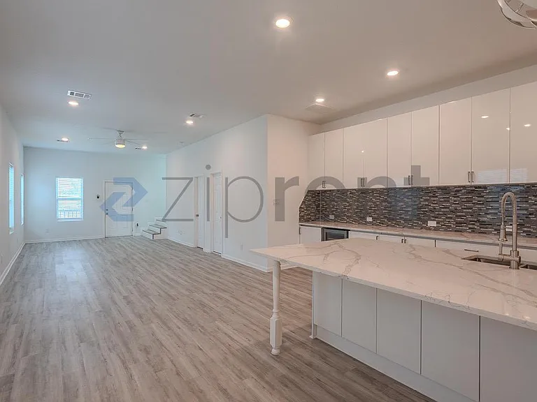 4123 Avenue M 1/2 — Photo 13