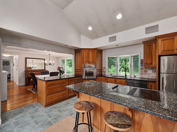 2nd image of 2 Pinehurst Dr