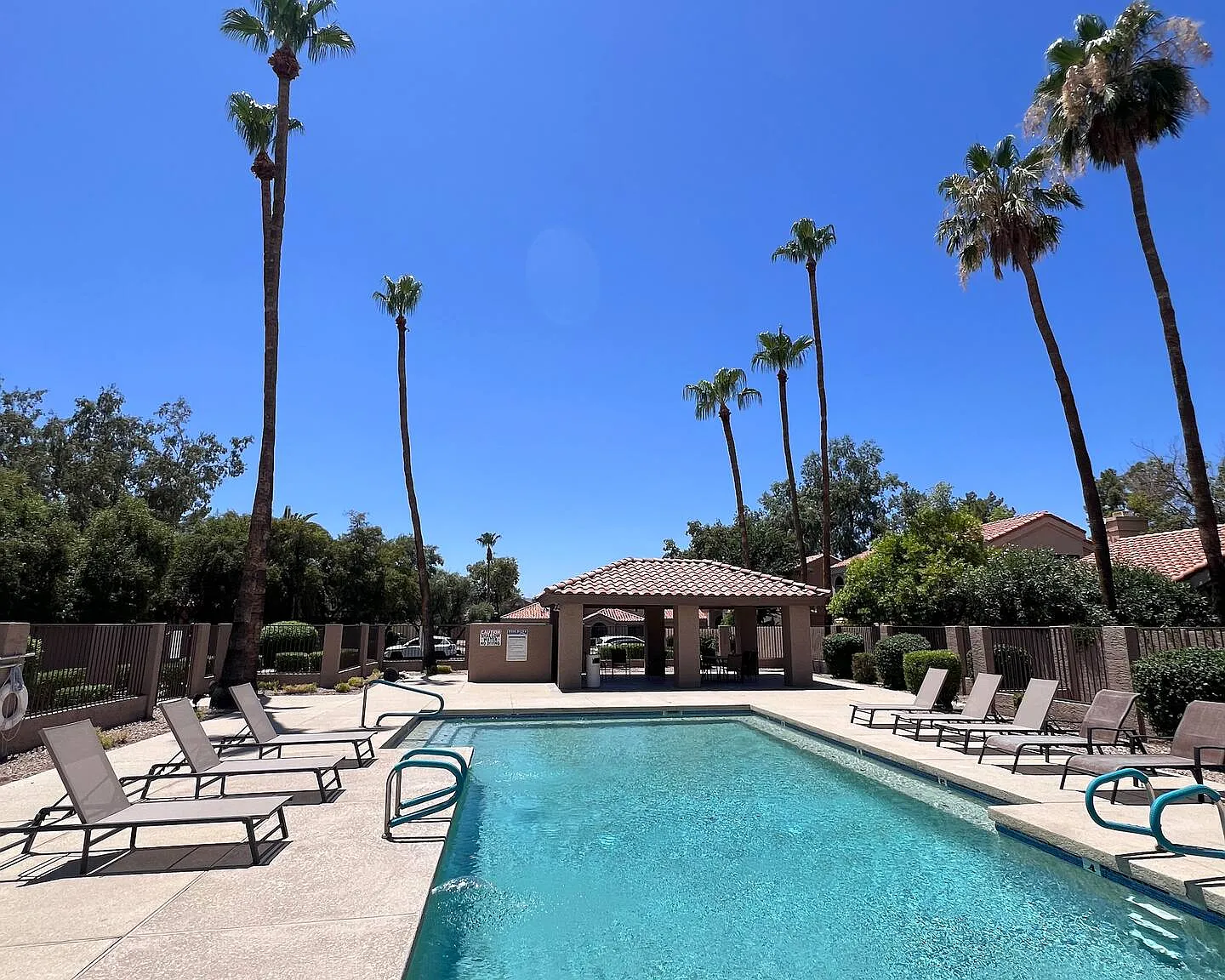 3 bed, 2.5 bath, 1505 sqft, $4,490 — Photo 4