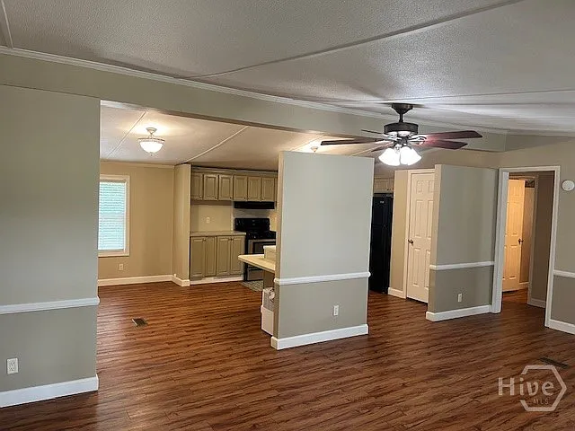 3 bed, 2.0 bath, 1568 sqft, $1,800 — Photo 4