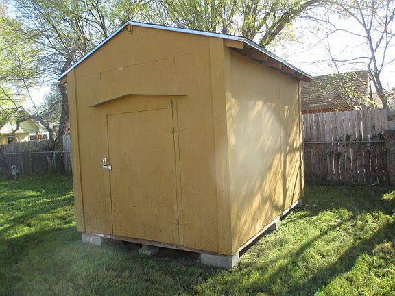 2nd image of 2028 Moline Dr