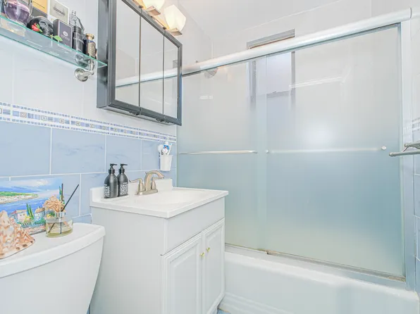 2140 Knapp Street image 18 of 21