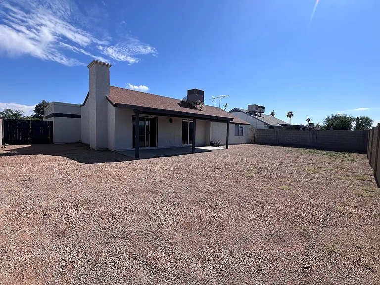 908 W Ross Ave — Photo 18