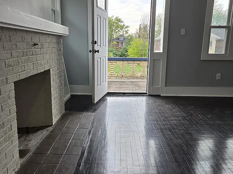2030 Hazelwood St #1 — Photo 9