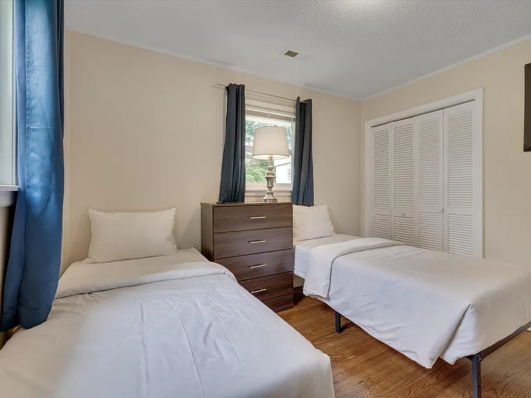 201 Parthenia Dr — Photo 30
