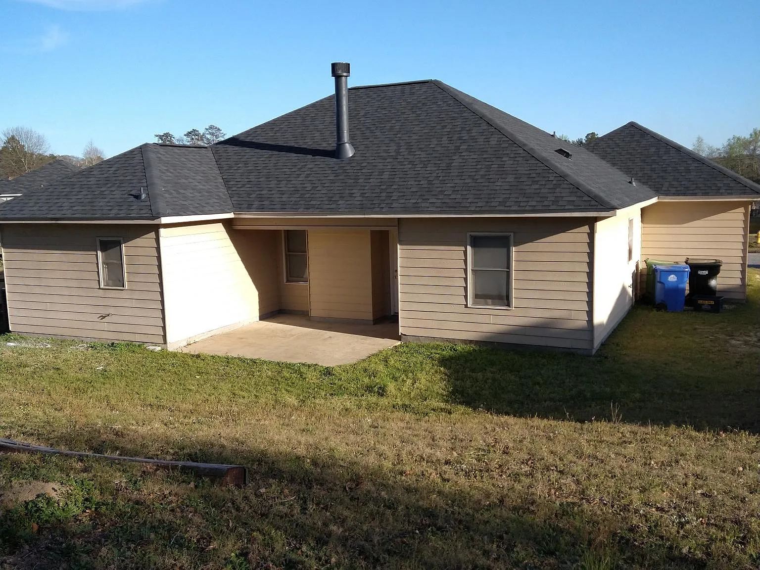 4 bed, 1378 sqft, $1,550 — Photo 2