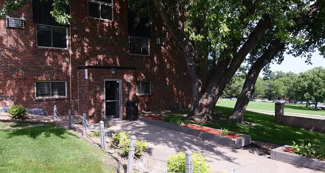 Riverbend Apartments — Photo 2