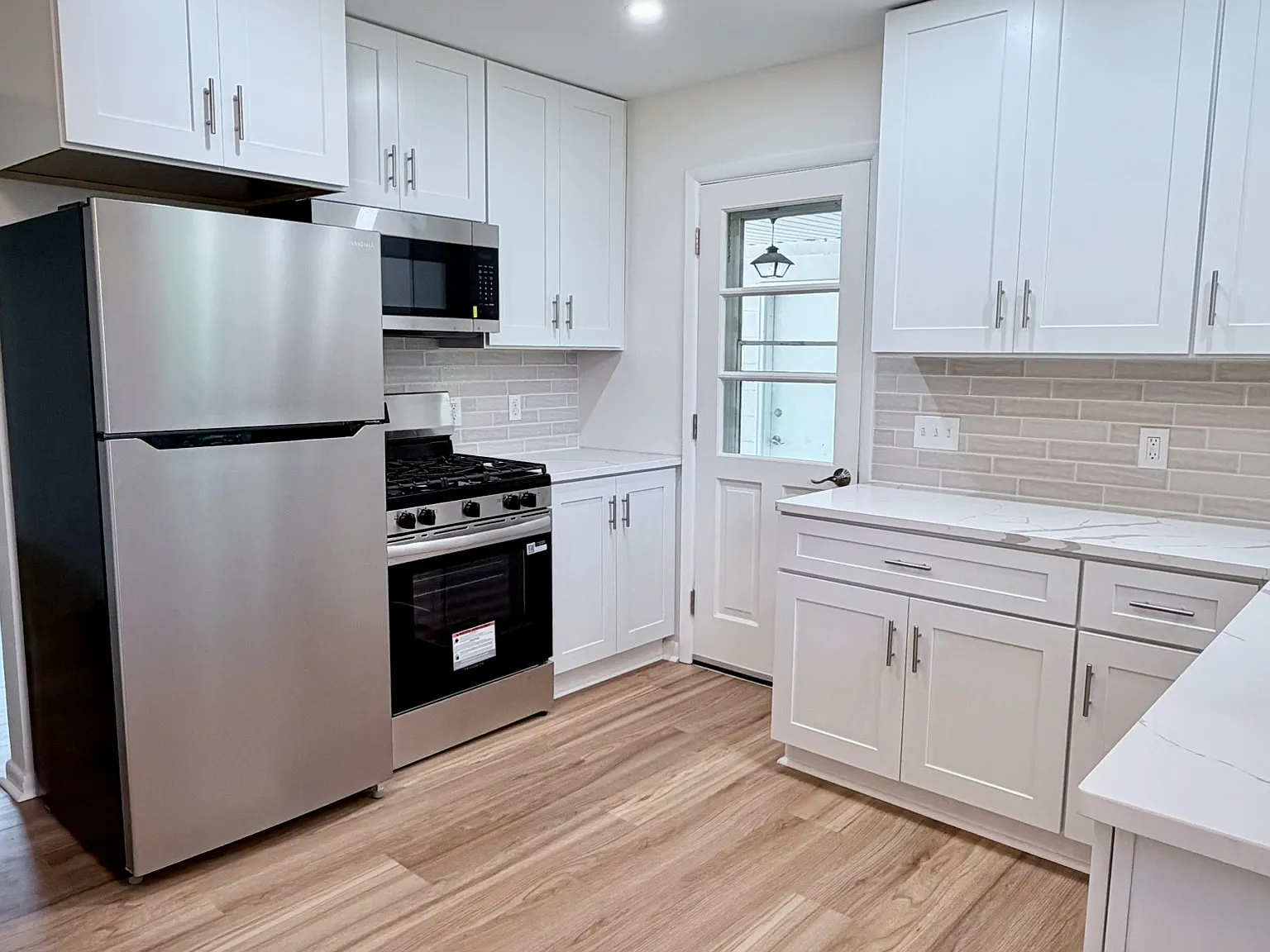 3 bed, 1000 sqft, $1,550 — Photo 1