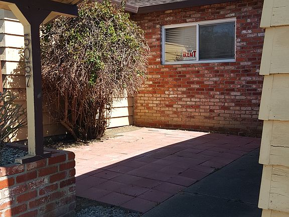Small courtyard in the front