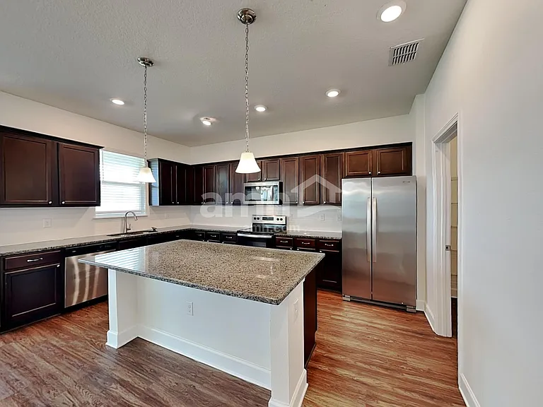 4526 Reisswood Loop — Photo 4