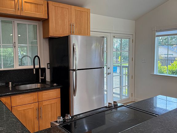 4th image of 19014 Hickory St