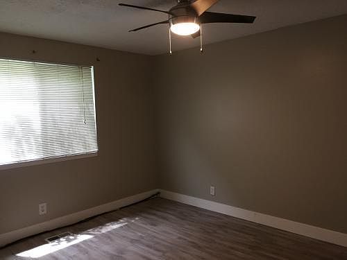 4th image of 2800 W Stafford Cir