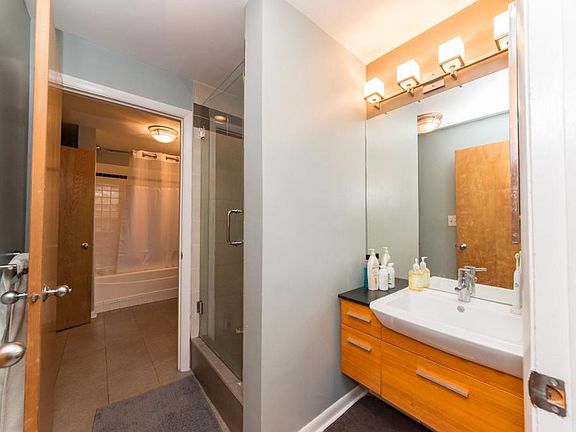 3rd image of 1737 N Paulina St #1227