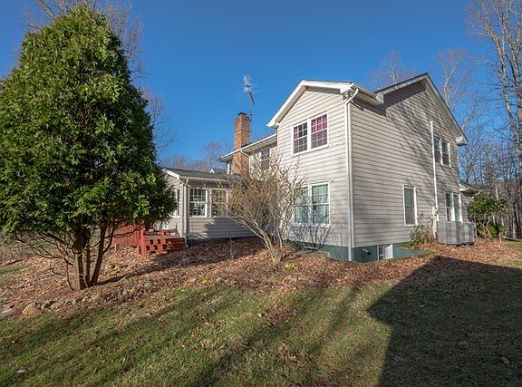 3rd image of 2768 Fairview Pkwy