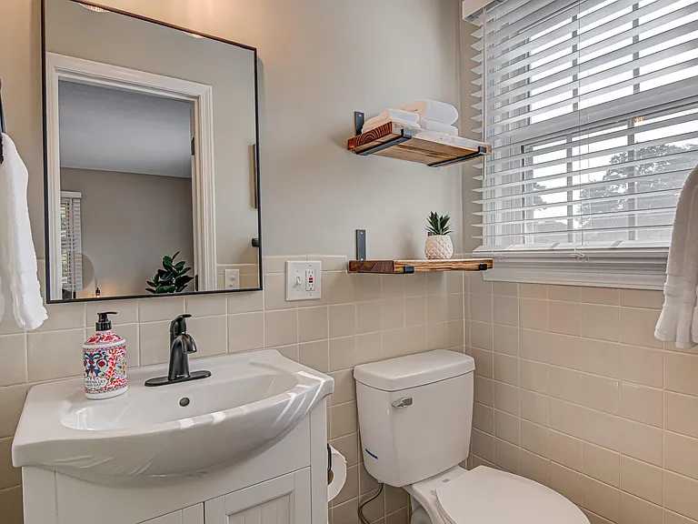 Master Bath (Bedroom #1)