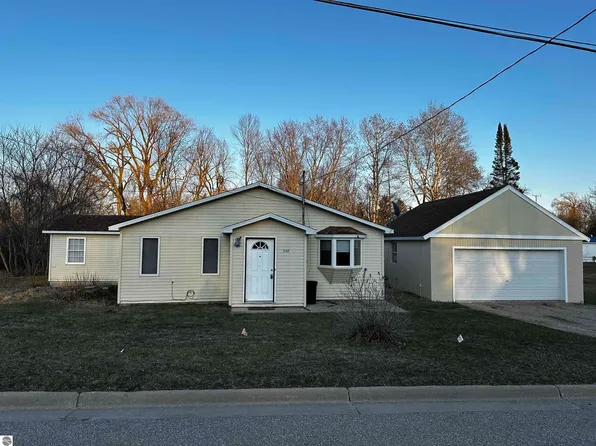 358 N Corning St, Farwell, MI 48622