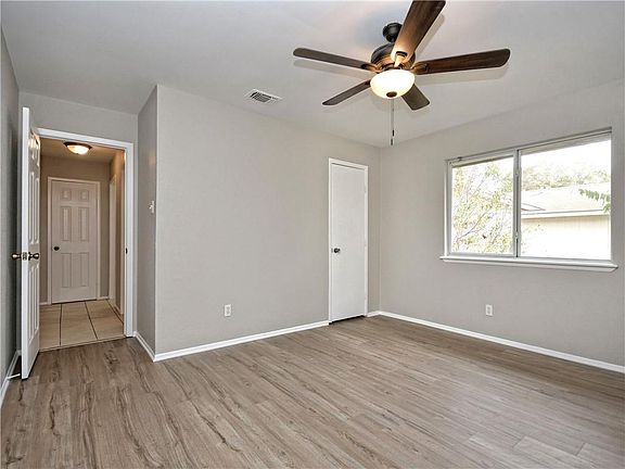 5th image of 804 Country Aire Dr #B