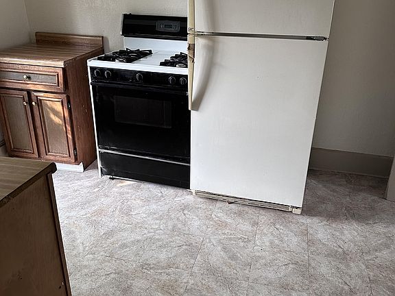 5th image of 120 1st Ave NE APT A